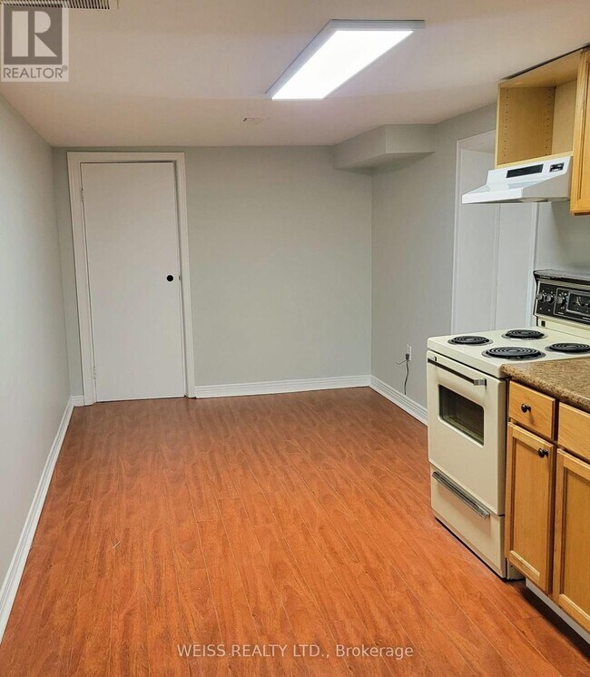 Photo - 76 Charleswood Dr