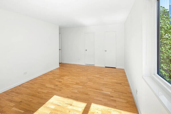 Photo - 2 S End Ave Unidad 9D