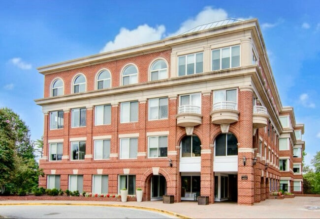 Photo - 625 Slaters Ln Condo Unit 204