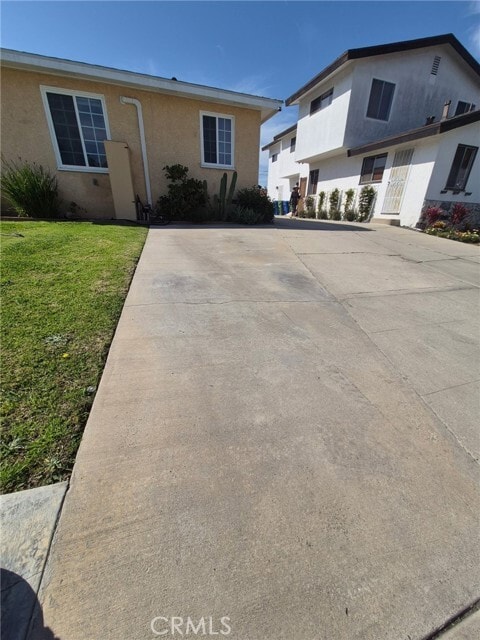 Photo - 8437 Lilienthal Ave