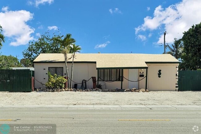 Building Photo - 4932 SW 12th St Rental
