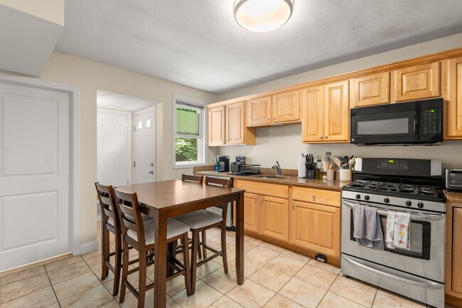 Building Photo - 99 Kilsyth Rd Unit 3 Rental
