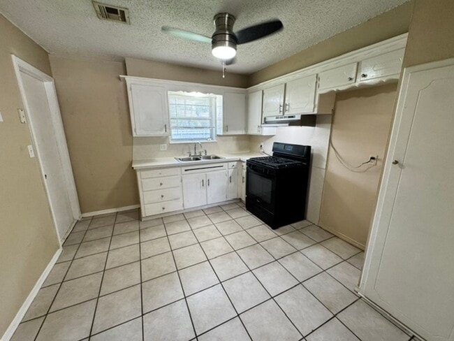 Photo - 3 bed one bath ready for move in , Moore Schools!