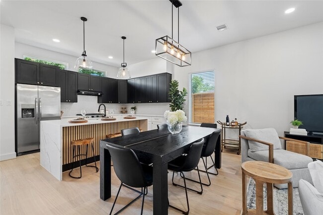 Building Photo - 4110 Cortlandt St