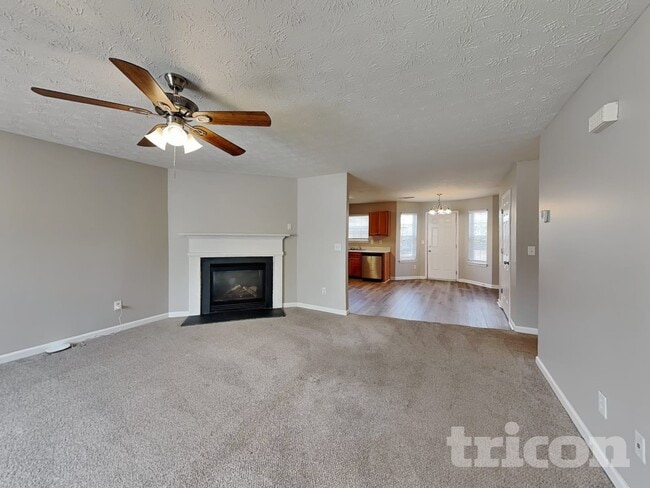 Photo - 360 Springhaven Way SE