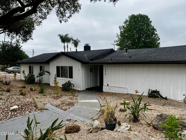 Building Photo - 1376 E Avenida De Los Arboles Rental