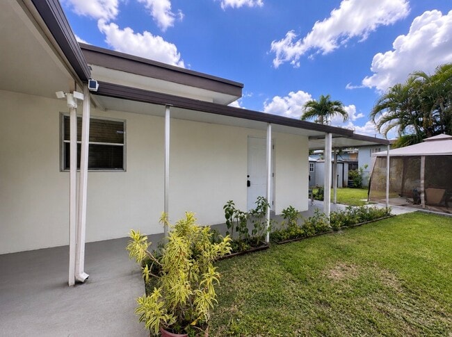 Photo - 1041 NW 32nd Pl
