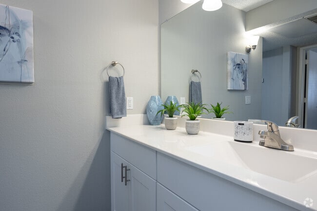 1BR, 1BA - 550SF