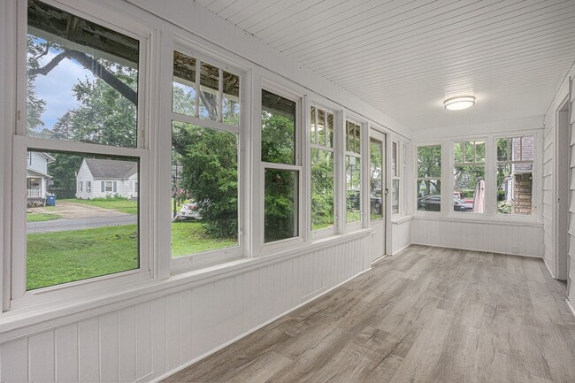 Photo - Fully Renovated 3 bed 2 bath home - Ask about our security deposit alternative!