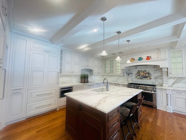 Photo - 200 Iris Way