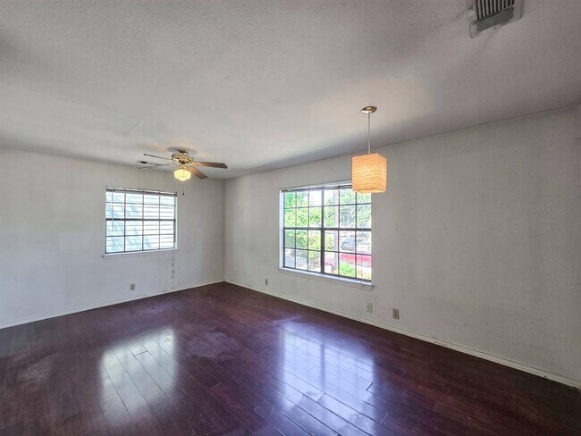 Photo - 1903 E 20th St Unit 202