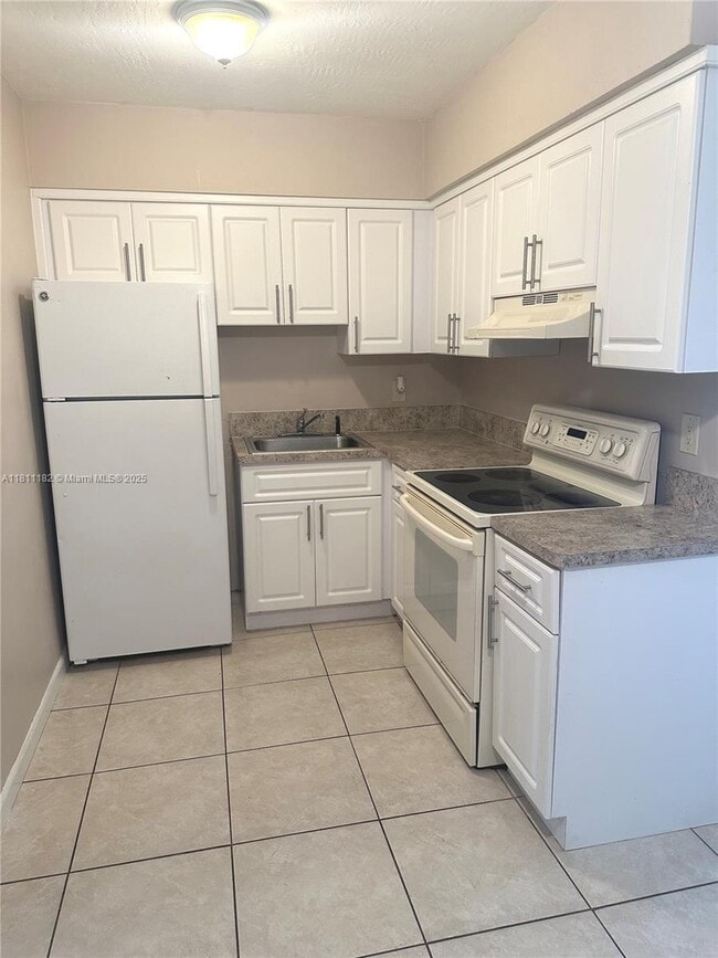 Photo - 5910 NE 18th Ave Apartment Unit 16