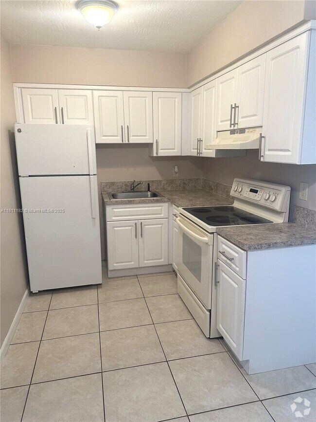 Building Photo - 5910 NE 18th Ave Unit 16 Rental