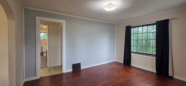 Photo - 13497 Center Rd