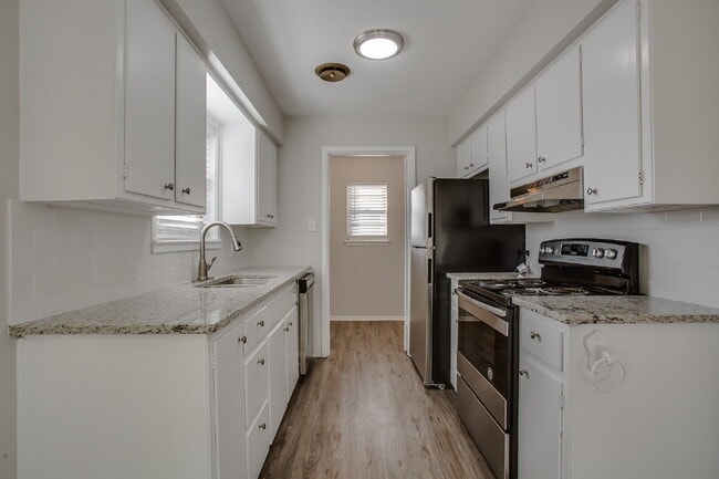 Photo - 3/2/1 in Established Area!
