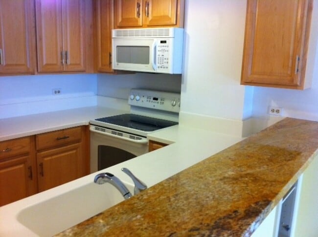 Photo - Nicely upgraded 2BR 2BA Condo located in the East Tower at the Opera Plaza! Unit 405
