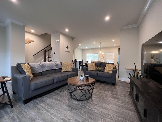 Photo - 217 Stonehurst Dr