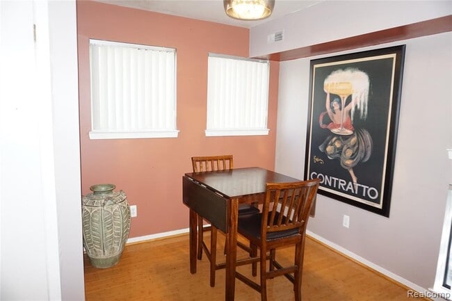 Photo - 27991 Rollcrest Rd Unidad 1