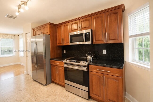 Photo - 754 NE 90th St Unidad 702