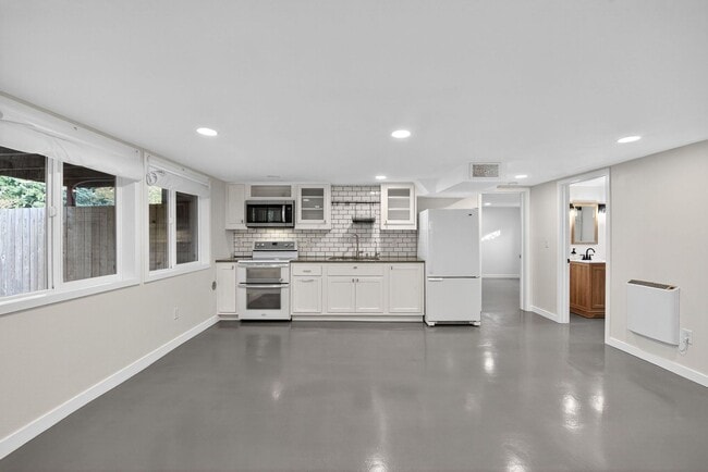 Photo - 5614 35th Ave E