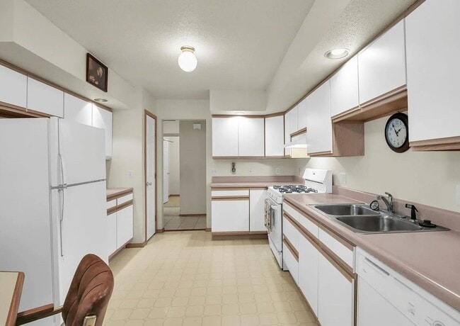 1801 Glenwood Oaks Ct