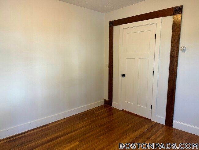 Photo - 23 Renfrew St