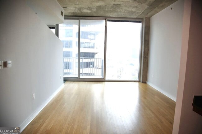Photo - 400 W Peachtree St NW Unidad 1412