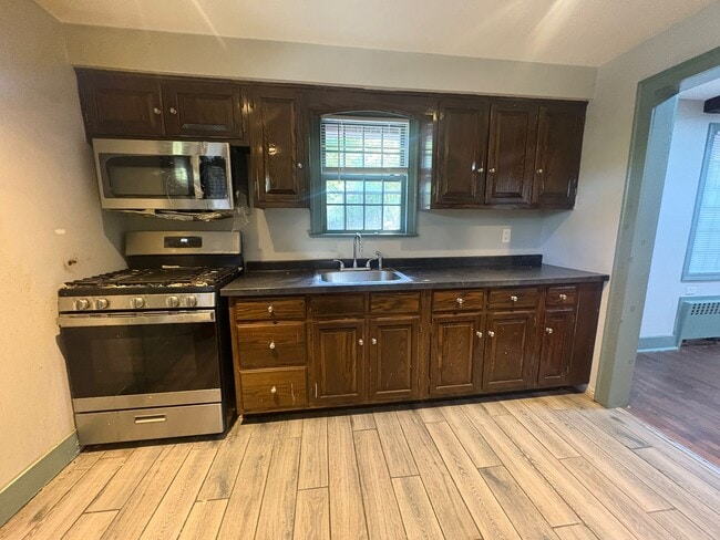 Photo - 2860 Whitney Ave