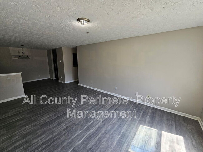 Photo - 2102 Fairington Ridge Cir