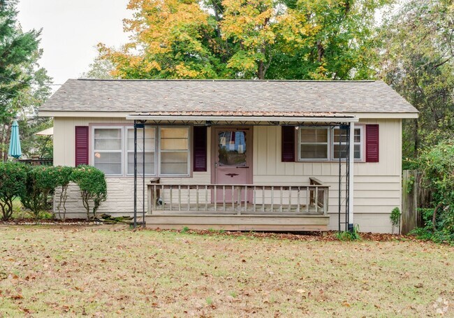 Building Photo - Cozy 2 Bed/1 Bath House, Park Like Setting...