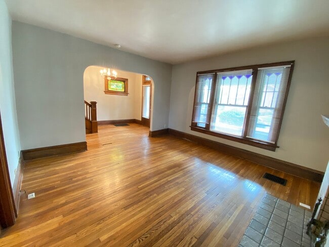 Photo - 2329 Indianola Ave Unit 2329