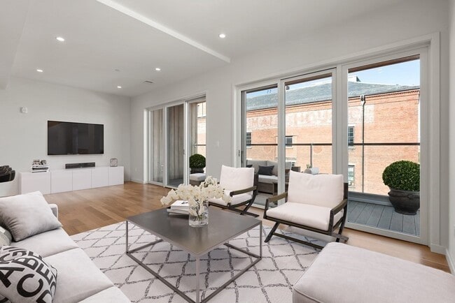 Photo - 537 E 2nd St Unidad 101