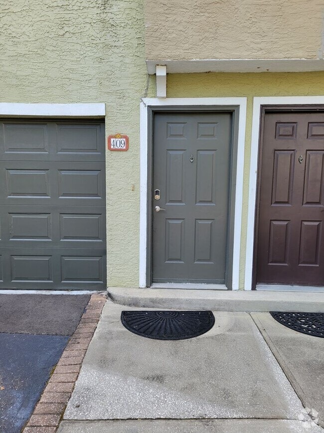 Building Photo - 3 Bedroom Beautiful Condo in Mirabella Com...