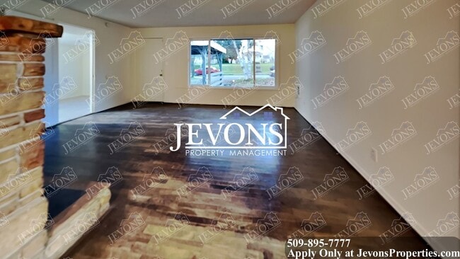 Photo - Enjoy the new appliances in this lovely single-family home located in the heart of Tacoma