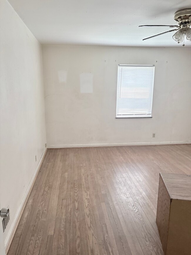 Building Photo - 1618 S Dixon Cir