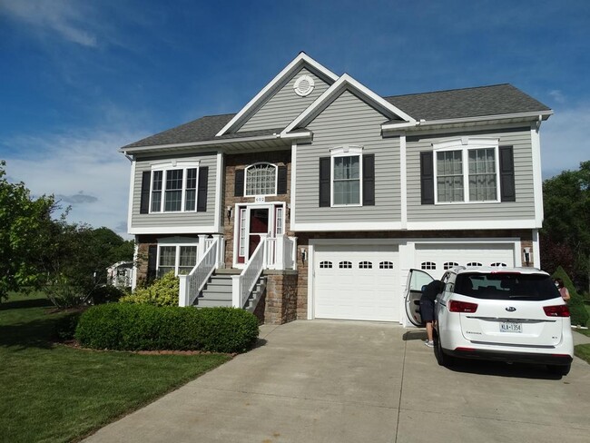 Building Photo - 602 Lynhurst Ave