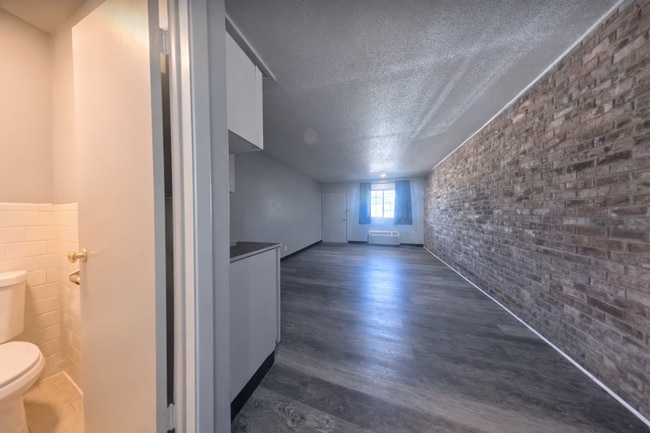 401 N. East Avenue - 7