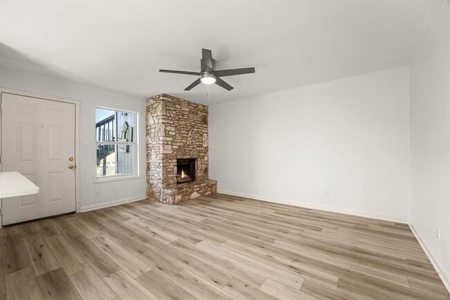 Photo - 608 Bracewood Cir