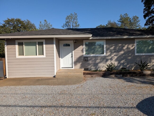 Photo - 3 Bedroom House in Shasta Lake, Fridge, Wa...