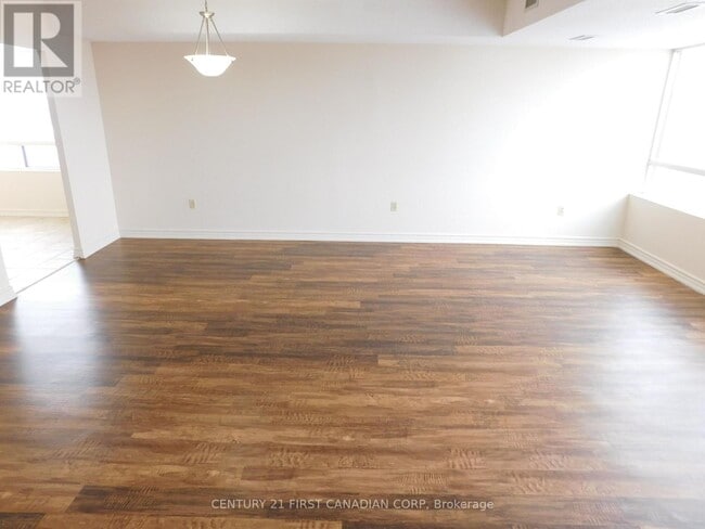 Photo - 744 Wonderland Rd S Unit 803