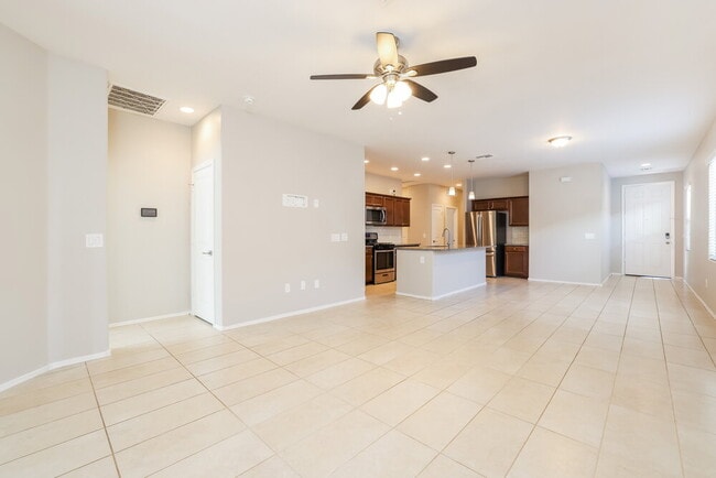 876 E Bottomlands Ln