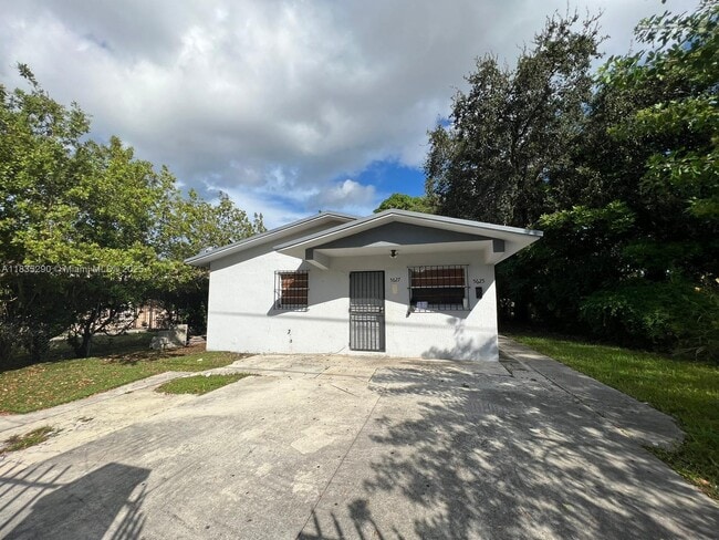 Photo - 5627 NW 6th Ave Apartment Unit 5625