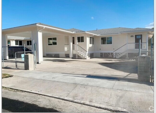 Building Photo - Beautiful 5 bed Home Steps from Maile Beac...