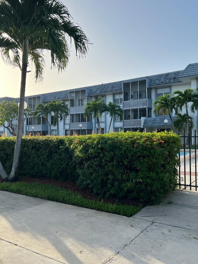 Photo - 6705 NW 169th St Unit Ludlum Lake