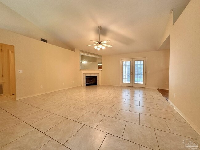 1432 Roebling Tr