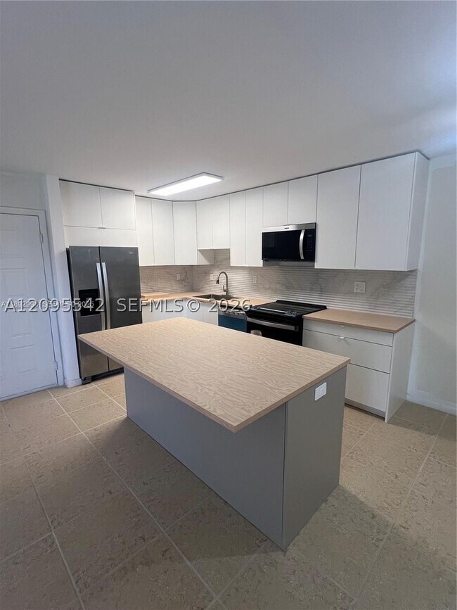 Building Photo - 4780 NW 102nd Ave Unit 102-11