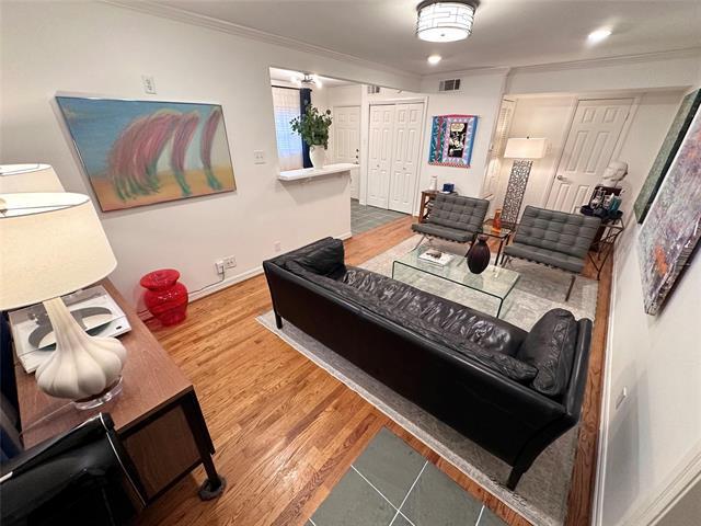 Building Photo - 4222 Newton Ave Unit 103