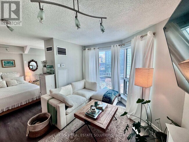 Photo - 10 Queens Quay W Unité 1102