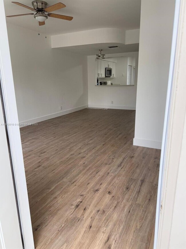 Photo - 16639 Hemingway Dr