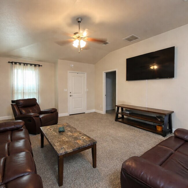 Photo - 1315 Yellow Rose Ct